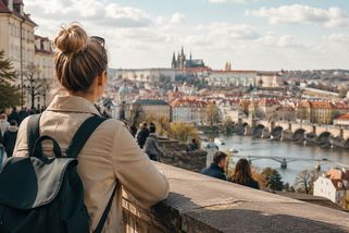 „Žijete v ráji, ale tváříte se, jako by pořád pršelo.“ Co cizince na Češích překvapuje nejvíc